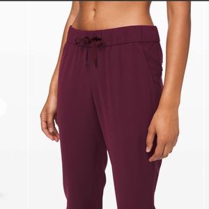 **NWOT** Lululemon On The Fly Joggers 28”
